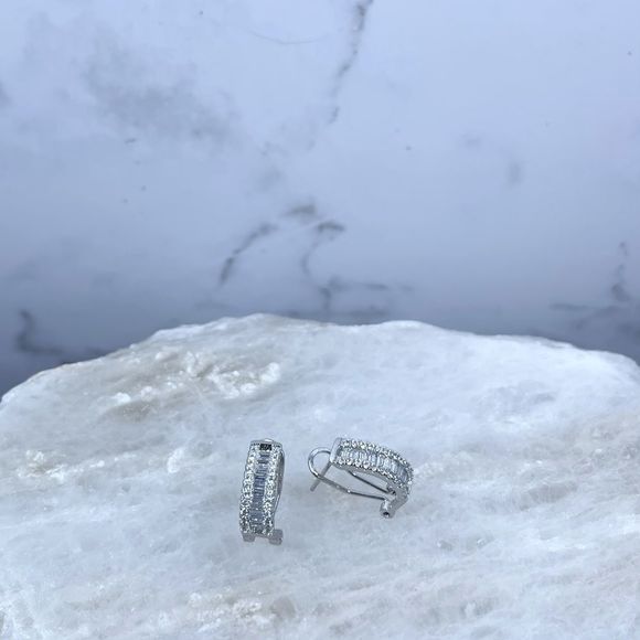 C shaped earring - Picture 6 of 6